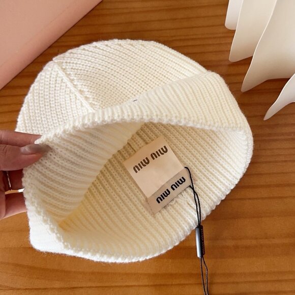 Miu Miu Knit Logo Slouchy Beanie - Picture 4 of 6